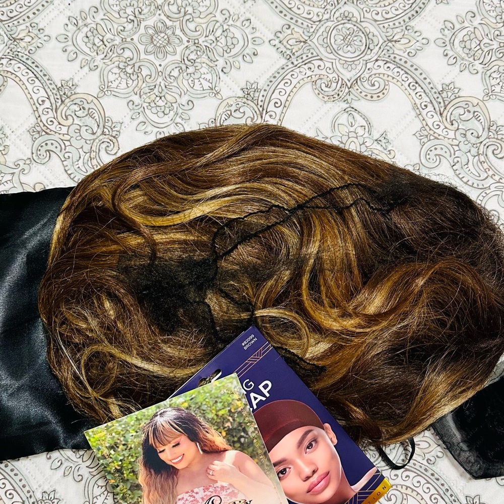 Angelix Collection Wig with Beautiful, highlights - Picture 8 of 14